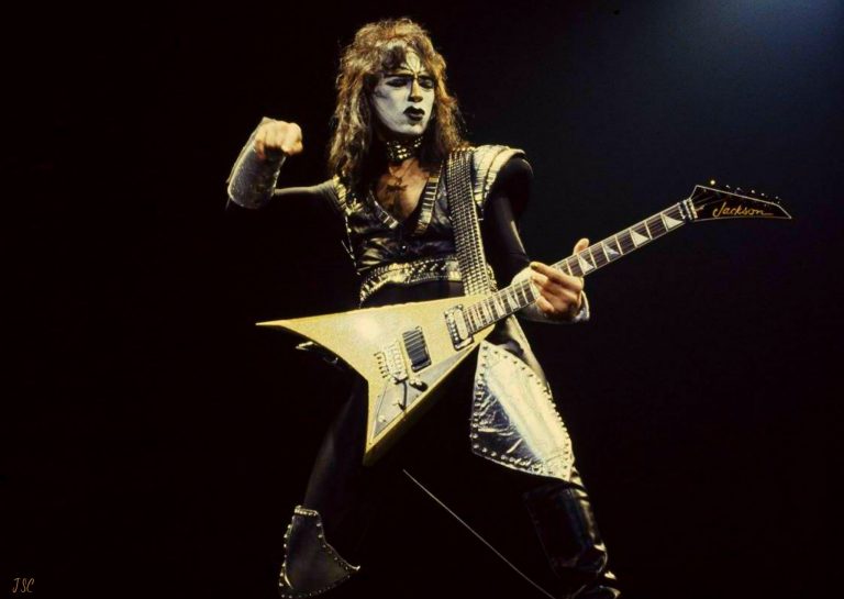 LA REAPARICÓN DE VINNIE VINCENT, EX KISS