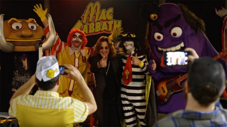 OZZY CON LA BANDA PARODIA «MAC SABBATH»