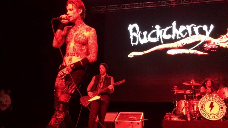 BUCKCHERRY: LYRIC VIDEO DE NUEVO TEMA